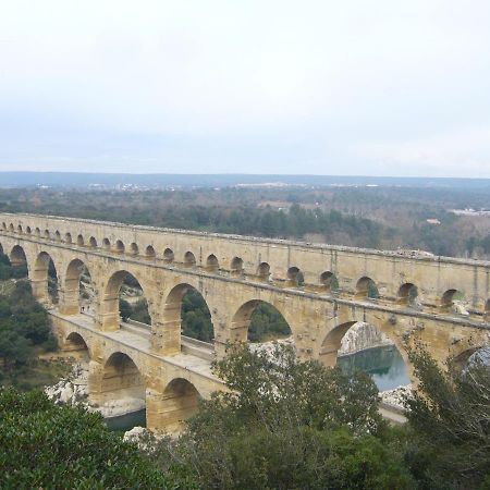 Studio Charmant Et Calme Villeneuve Les Avignon Entree Et Cour Independantes Climatisation Piscine Parking Esterno foto