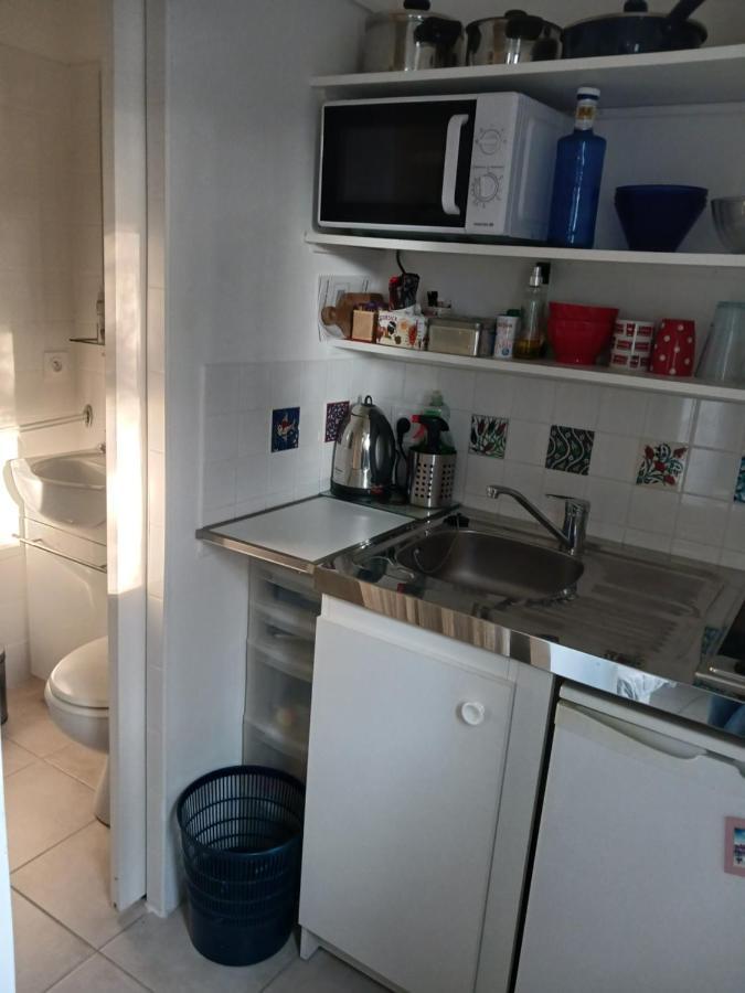 Studio Charmant Et Calme Villeneuve Les Avignon Entree Et Cour Independantes Climatisation Piscine Parking Esterno foto