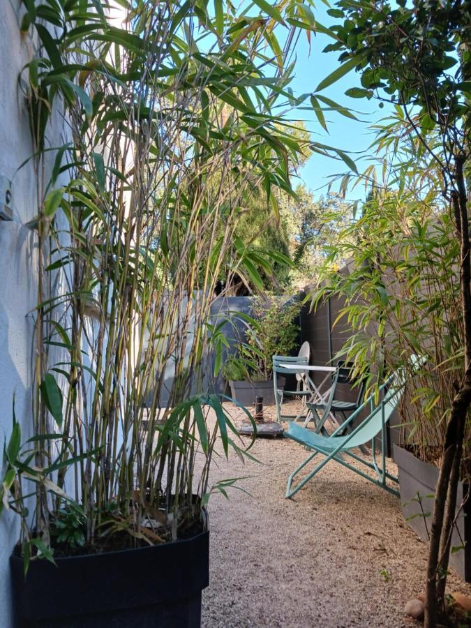 Studio Charmant Et Calme Villeneuve Les Avignon Entree Et Cour Independantes Climatisation Piscine Parking Esterno foto
