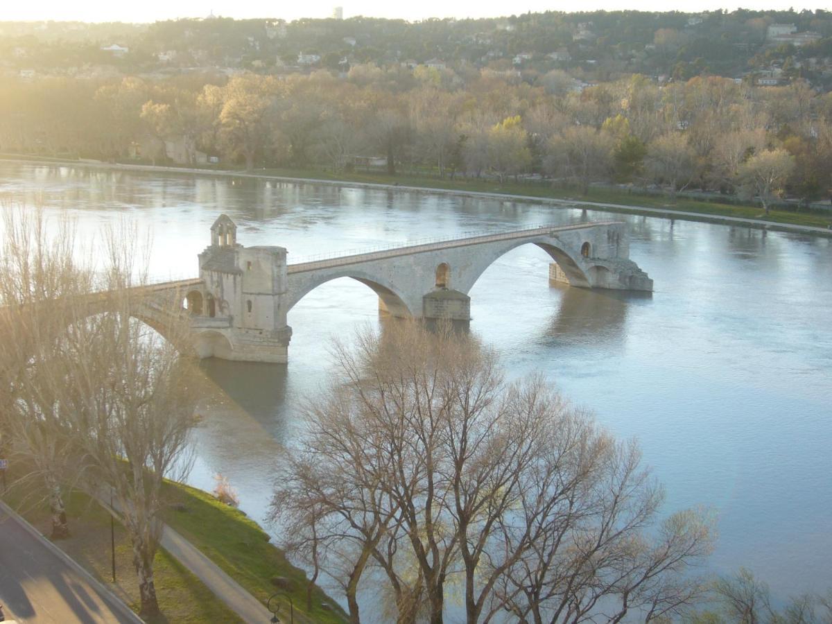 Studio Charmant Et Calme Villeneuve Les Avignon Entree Et Cour Independantes Climatisation Piscine Parking Esterno foto