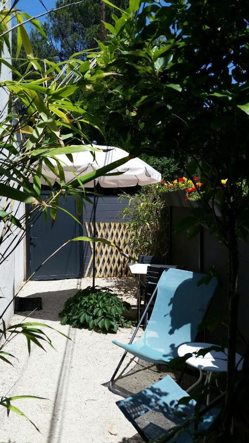 Studio Charmant Et Calme Villeneuve Les Avignon Entree Et Cour Independantes Climatisation Piscine Parking Esterno foto