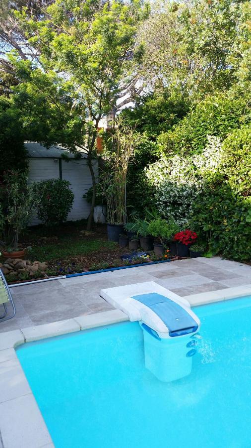 Studio Charmant Et Calme Villeneuve Les Avignon Entree Et Cour Independantes Climatisation Piscine Parking Esterno foto