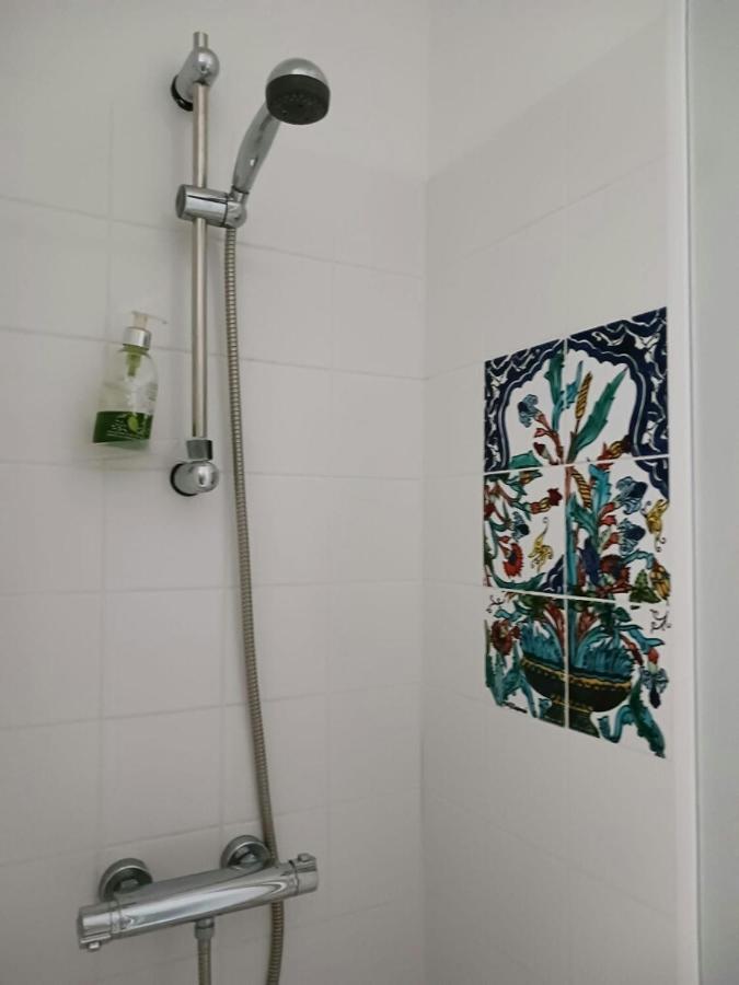 Studio Charmant Et Calme Villeneuve Les Avignon Entree Et Cour Independantes Climatisation Piscine Parking Esterno foto